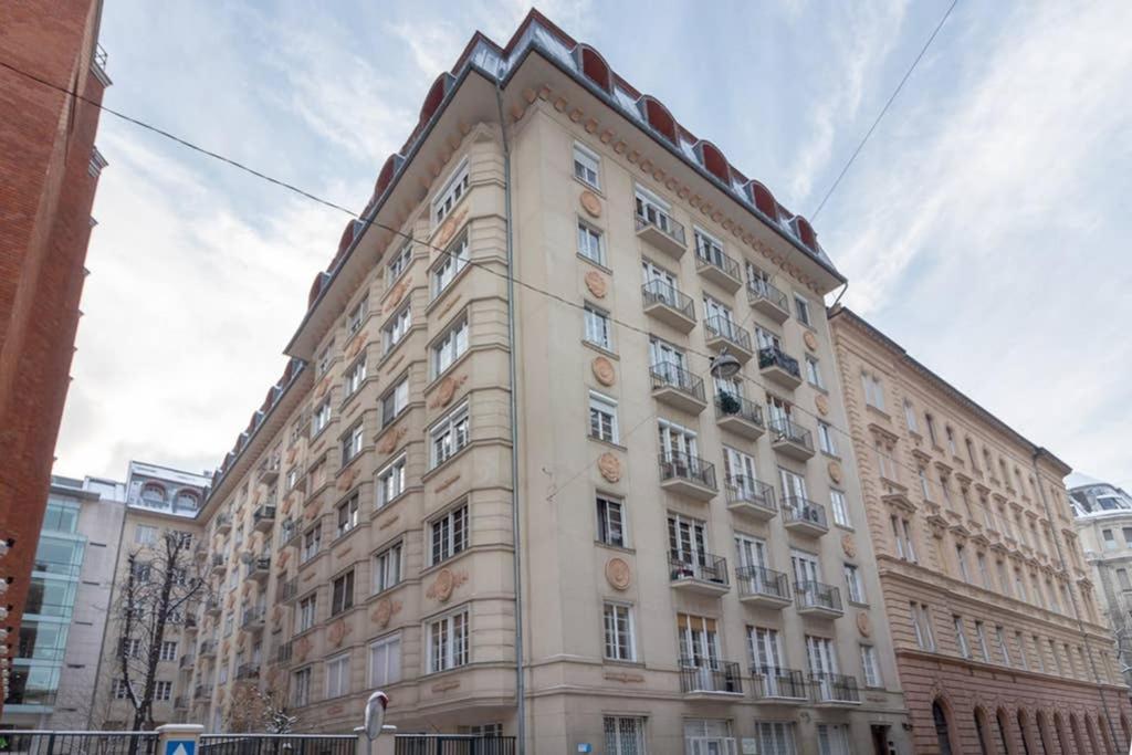 Nice And Cozy Apartment Next To The Parliament — Photos 1